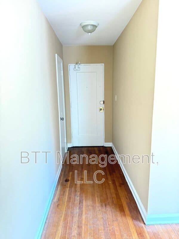 Brentwood Condo: 4013 38th St