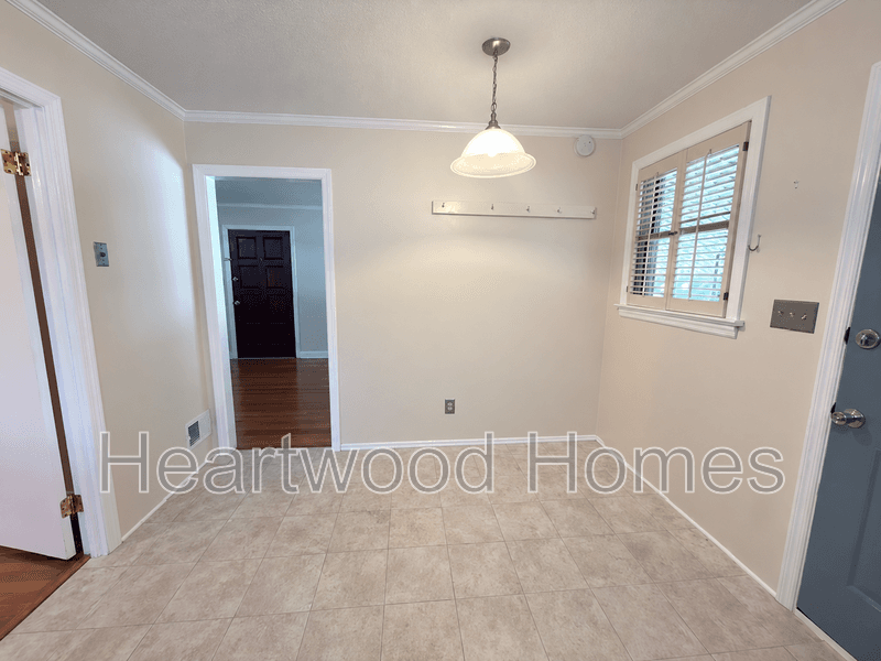 Columbia House: 1213 Deerwood Street