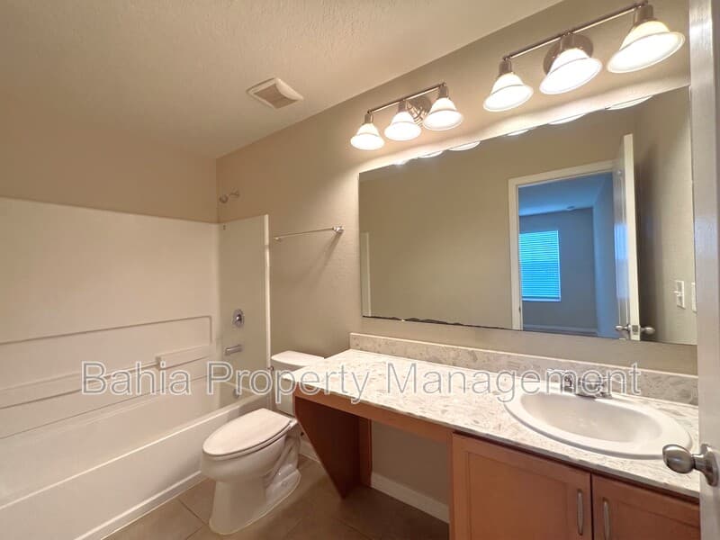 Kissimmee Townhome: 5110 Adelaide Dr