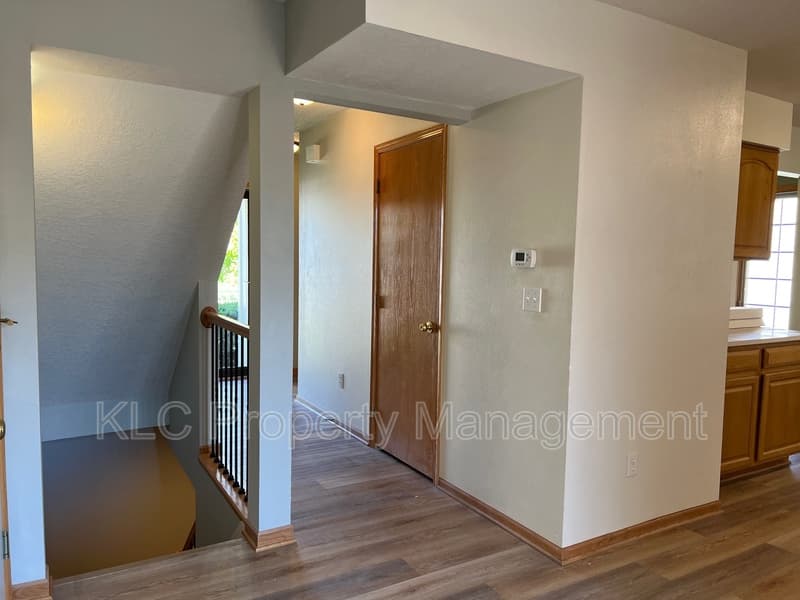 Clive House: 15104 Hawthorn Drive