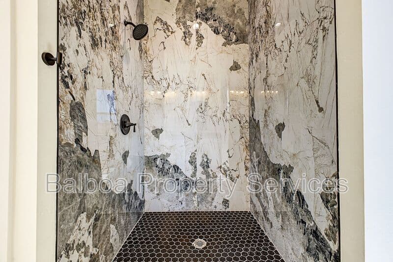 Buckeye Condo: 212 2nd Ave E