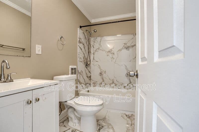 Baltimore House: 1120 N Lakewood Ave