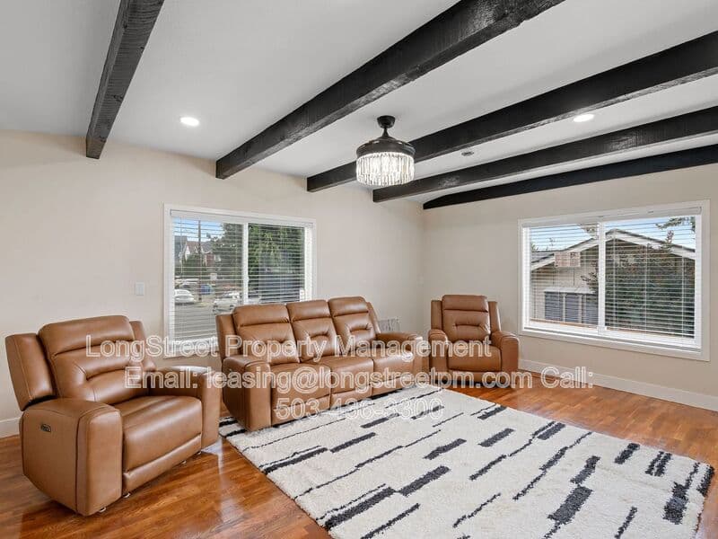 Portland House: 2812 NE Bryant St