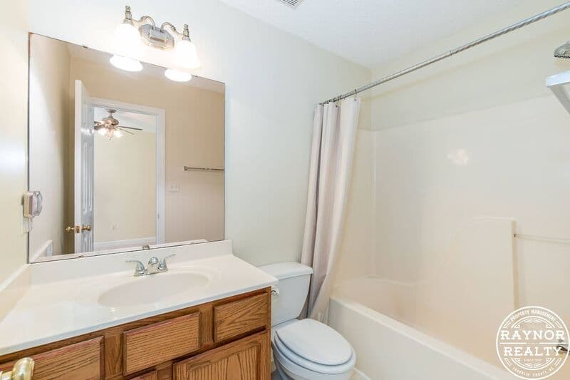 Wake Forest House: 1022 S Main St