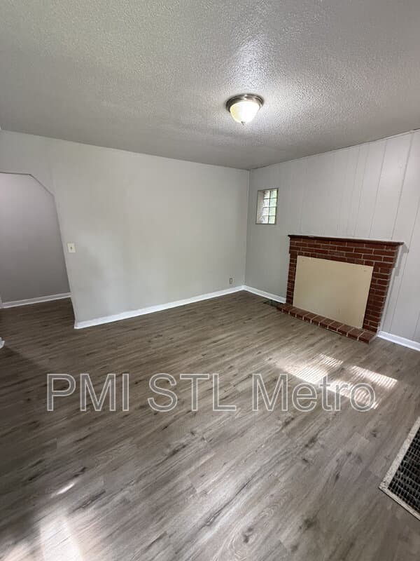 Saint Louis House: 6170 Emerald Avenue