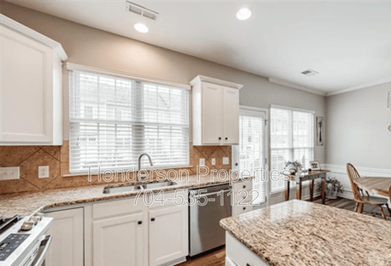 Fort Mill House: 920 Lyndley Dr