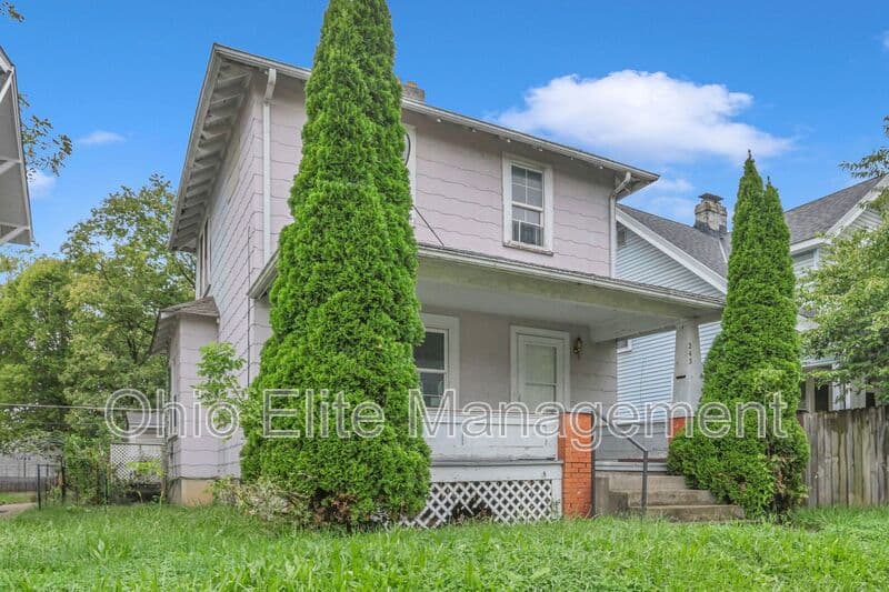 Columbus House: 243 N Wayne Ave