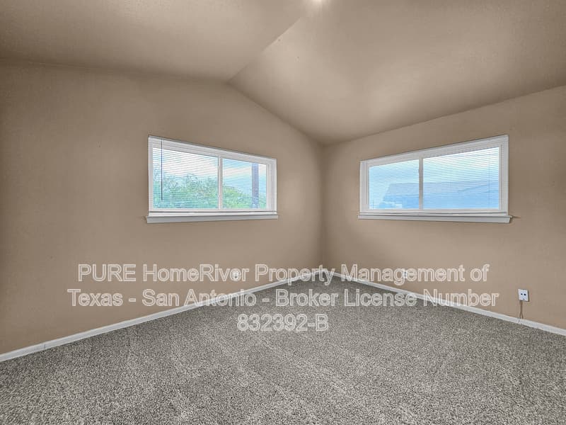 San Antonio Townhome: 217 W Silver Sands