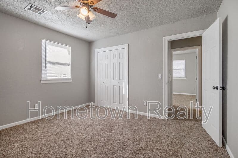 Edmond House: 208 W 5th Street