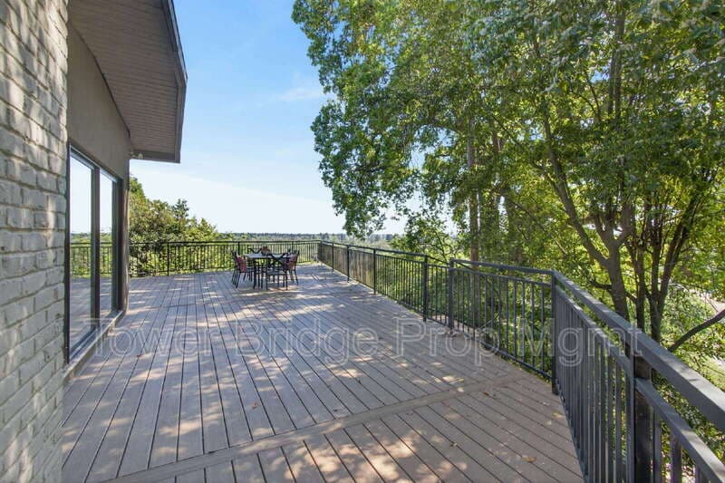 Fair Oaks House: 3937 Orangewood Dr