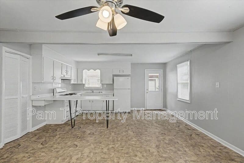 Savannah House: 2619-A Livingston Ave.