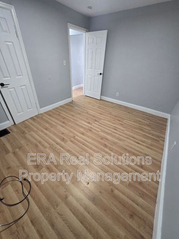 Columbus Condo: 112 COLUMBIAN AVE- A