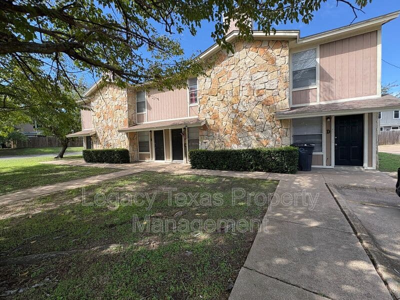 CLEBURNE Condo: 1601 N Nolan River Rd