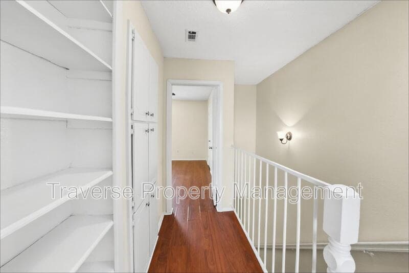 Arlington House: 1008 Bland Dr