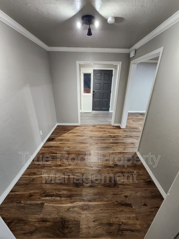 Ada House: 204 South Morrison Drive