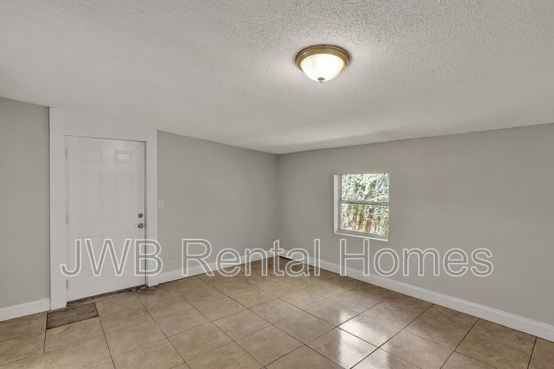 Jacksonville House: 9061 10th Ave