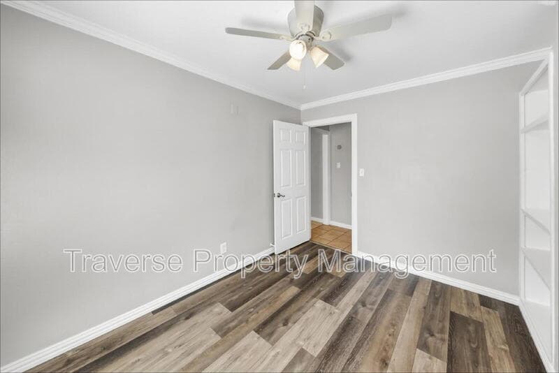 Fort Worth House: 1221 Blalock Avenue