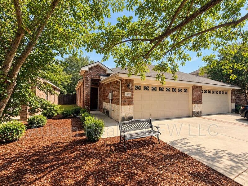 Mansfield House: 1426 Ravenwood Drive
