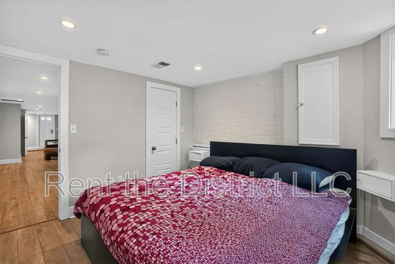 Washington Townhome: 37 Rhode Island Avenue NW