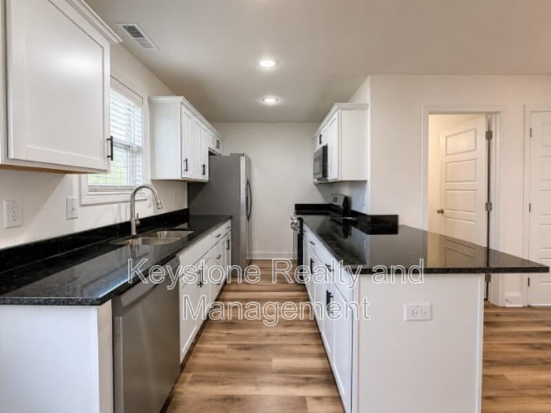 Clarksville Apartment: 919 Martin Street
