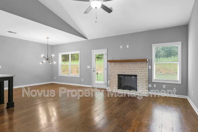 Carrollton House: 122 Cedar Park Way