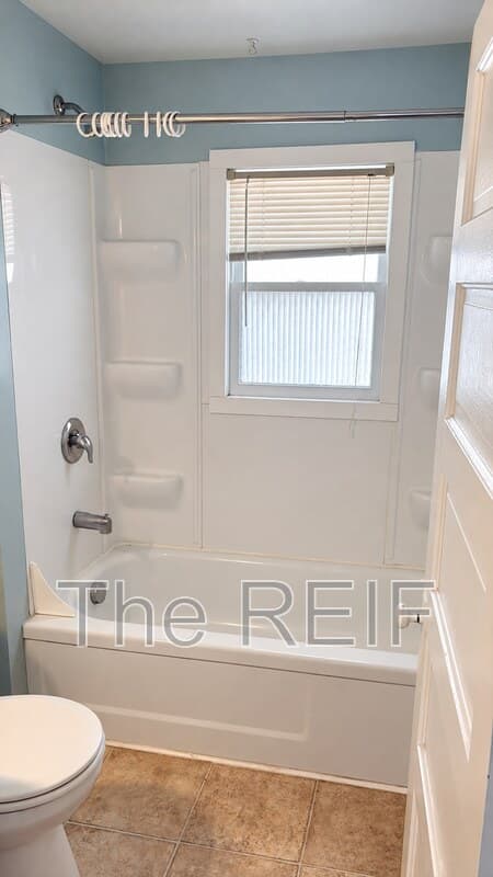 Lansing Condo: 513 North Magnolia Avenue 2nd Floor