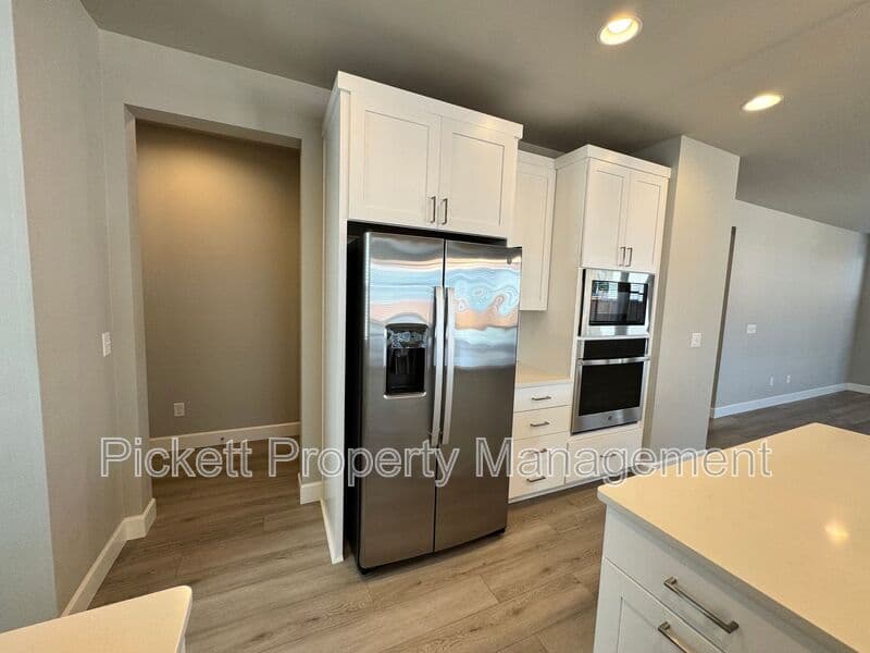Port Orchard House: 3835 SW Alava Ct