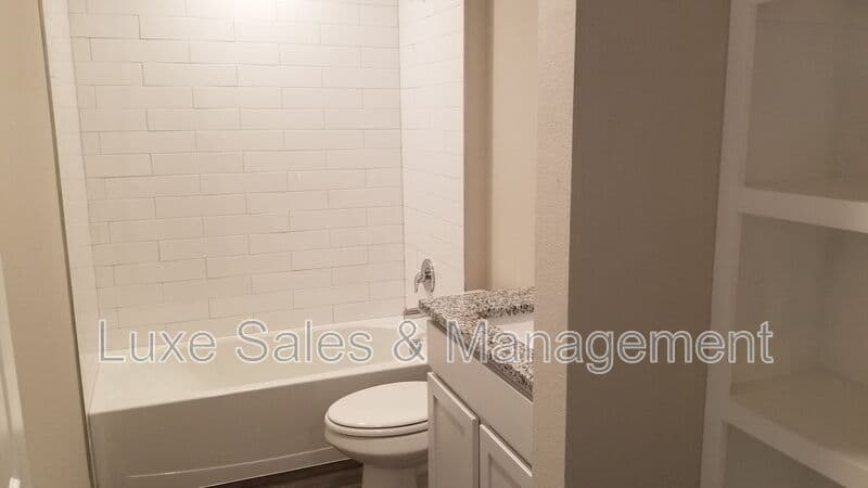 Bartlesville House: 3206 Roman Circle