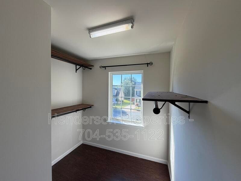Statesville House: 2121 Ballingarry Dr