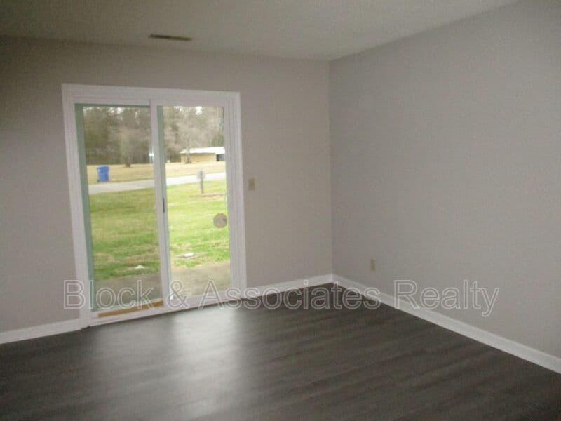 Kernersville House: 302-C Windsor Manor Way