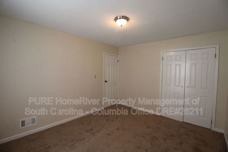 West Columbia House: 403 Charwood Ln