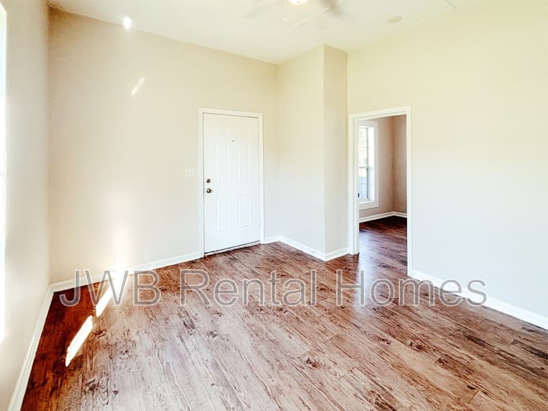 Jacksonville House: 291 Claude St