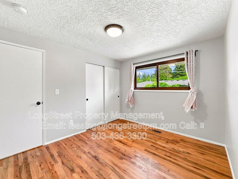 Beavercreek House: 22032 S Dans Ave