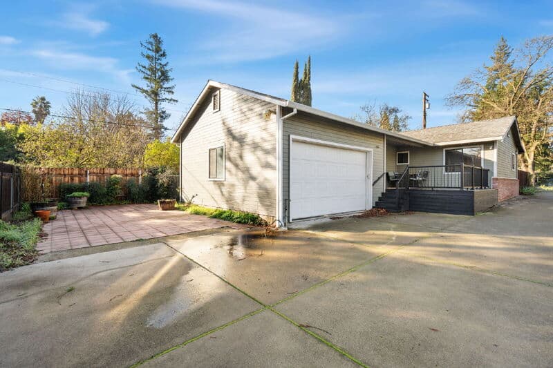Carmichael House: 2122 Gunn Road