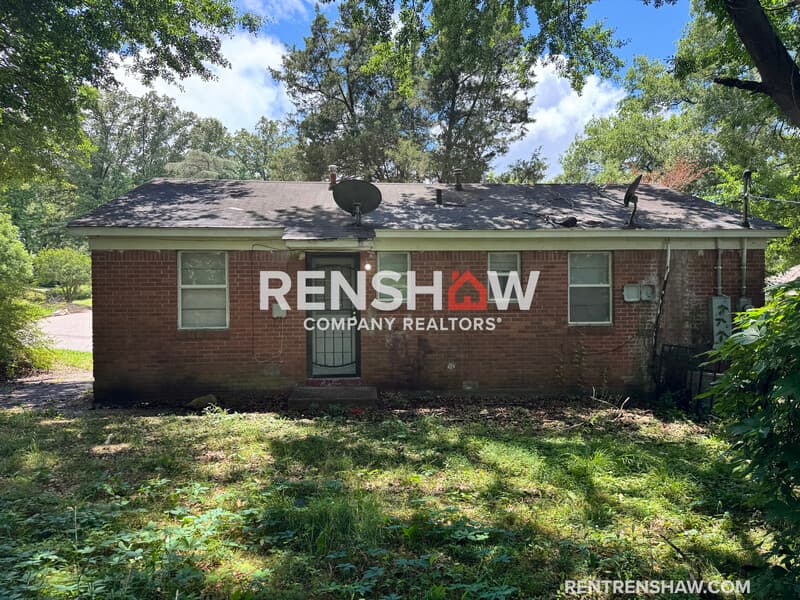 Memphis House: 220 Vernelle Ave