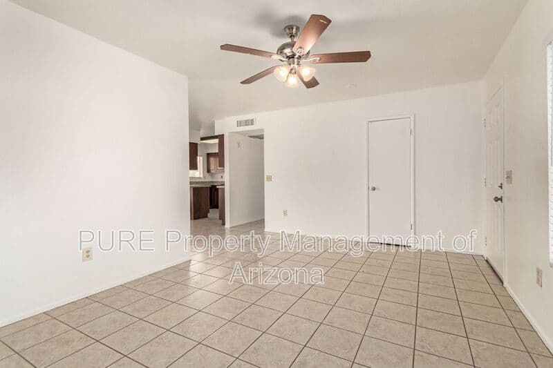 Tempe House: 4005 S Mitchell Dr