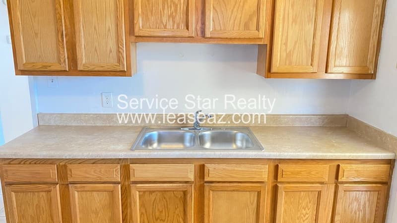 Phoenix House: 3037 E Hartford Ave