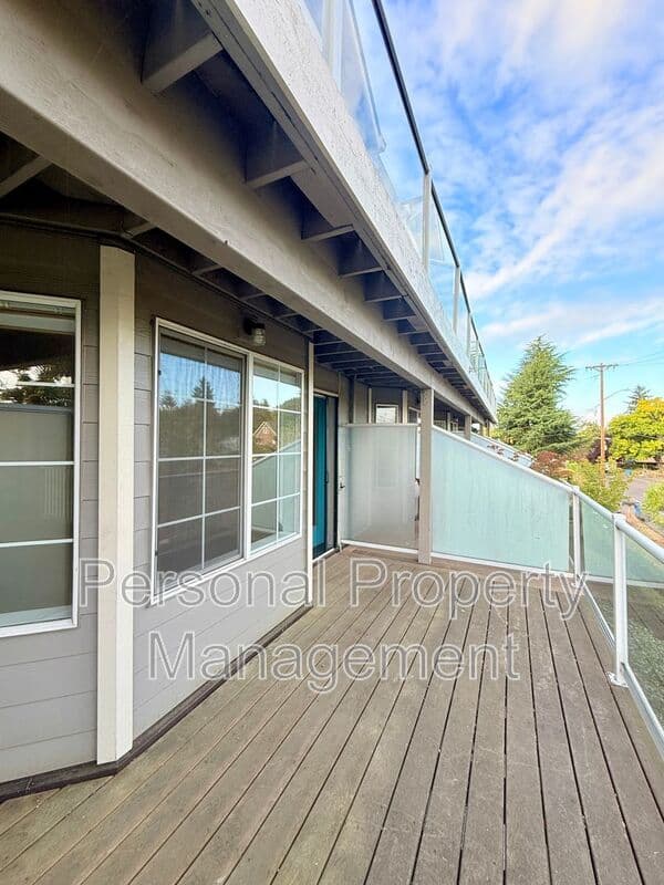 Vancouver Condo: 2766 E McLoughlin Blvd