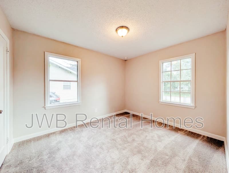 Jacksonville House: 3137 1st St W