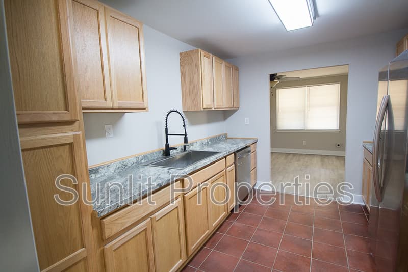 Athens House: 2590 Danielsville Rd
