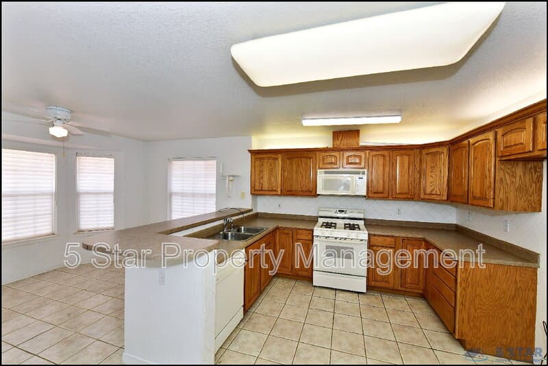 El Paso House: 14101 Koshare Ct