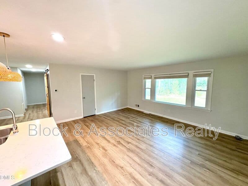 Cary House: 408 Marjorie Dr