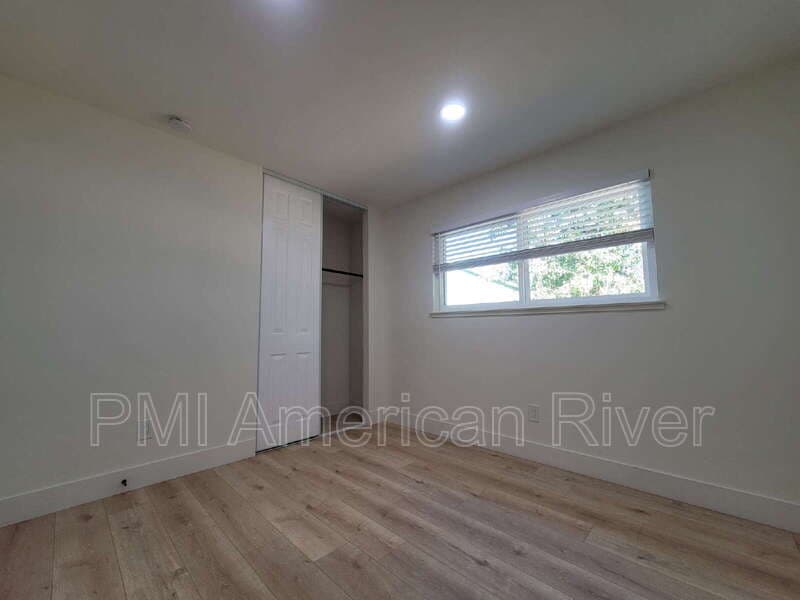 Sacramento House: 7933 Valley Green Drive