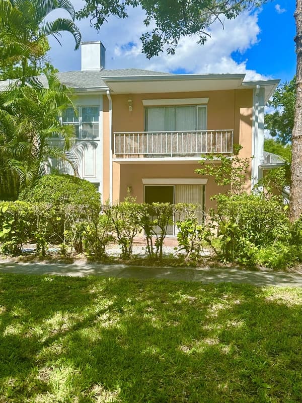 Seminole Condo: 8300 Bardmoor Boulevard - 210