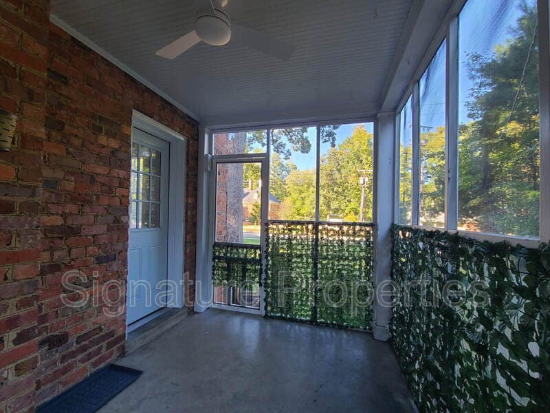 Richmond House: 6731 Forest Hill Ave