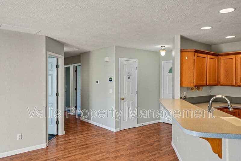 Salem House: 4468 Countryside Ct NE