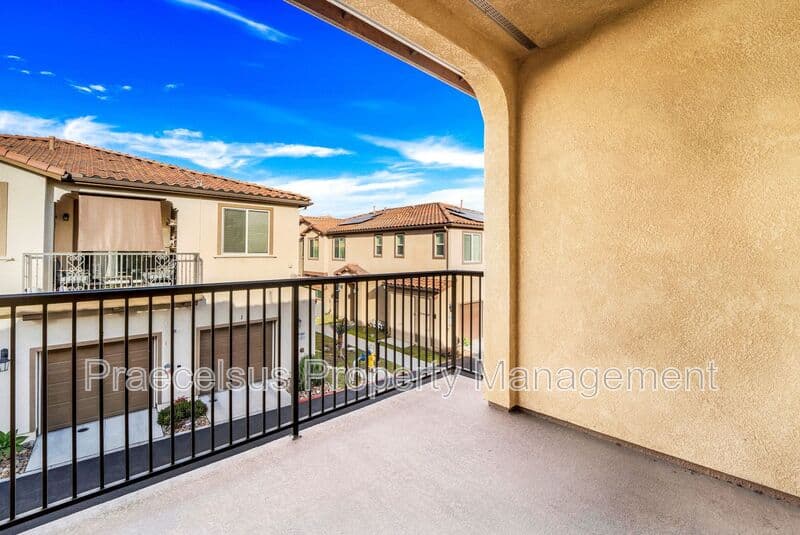 Chula Vista Townhome: 1710 Signature Pl