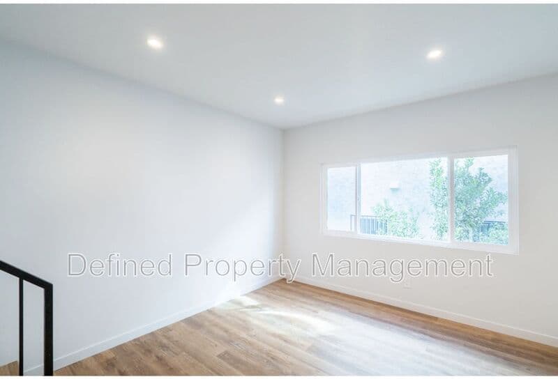 Los Angeles Condo: 6120 Eleanor Ave