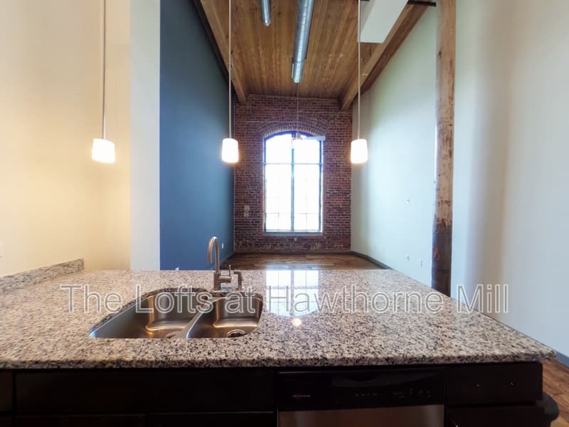 Charlotte Condo: 1101 Hawthorne Lane