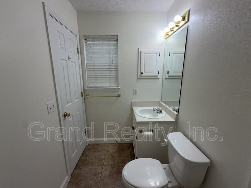Milton House: 6299 Cottage Woods Dr